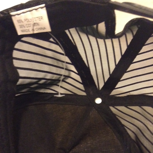 Trucker Snap Back Hat Eyes Nose White Black NEW - Picture 6 of 8